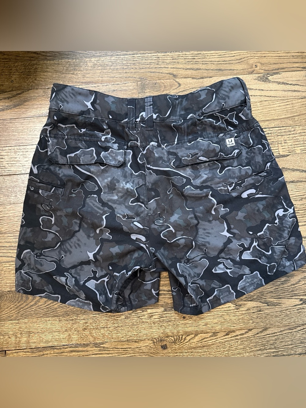 Men’s HUK Low Country Performance Fishing Shorts Black Gray Camo 6” Inseam S - Picture 2 of 6